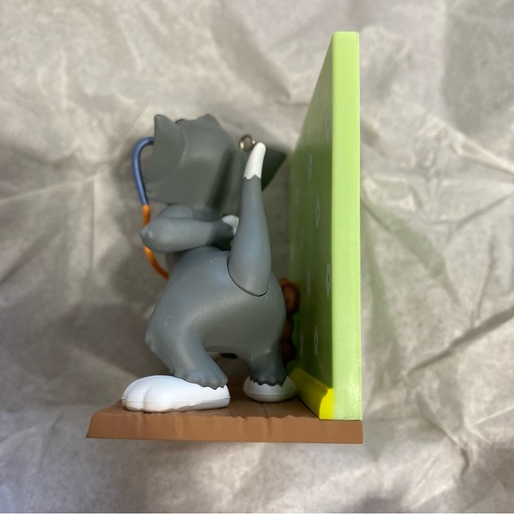 HALLMARK Tom and Jerry 2016 Mouse Trouble Collectible Christmas Ornament - Picture 8 of 14